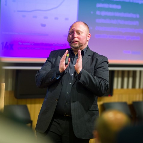 Protechtor presenter - Szabados Levente