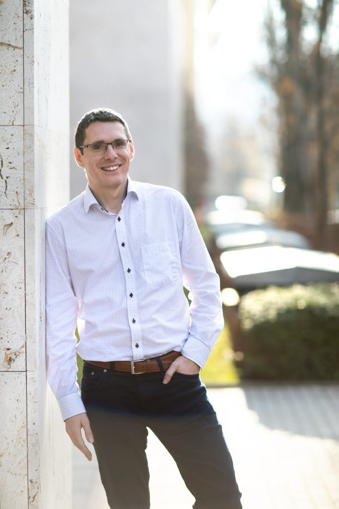 Protechtor előadó - Szigetvári József