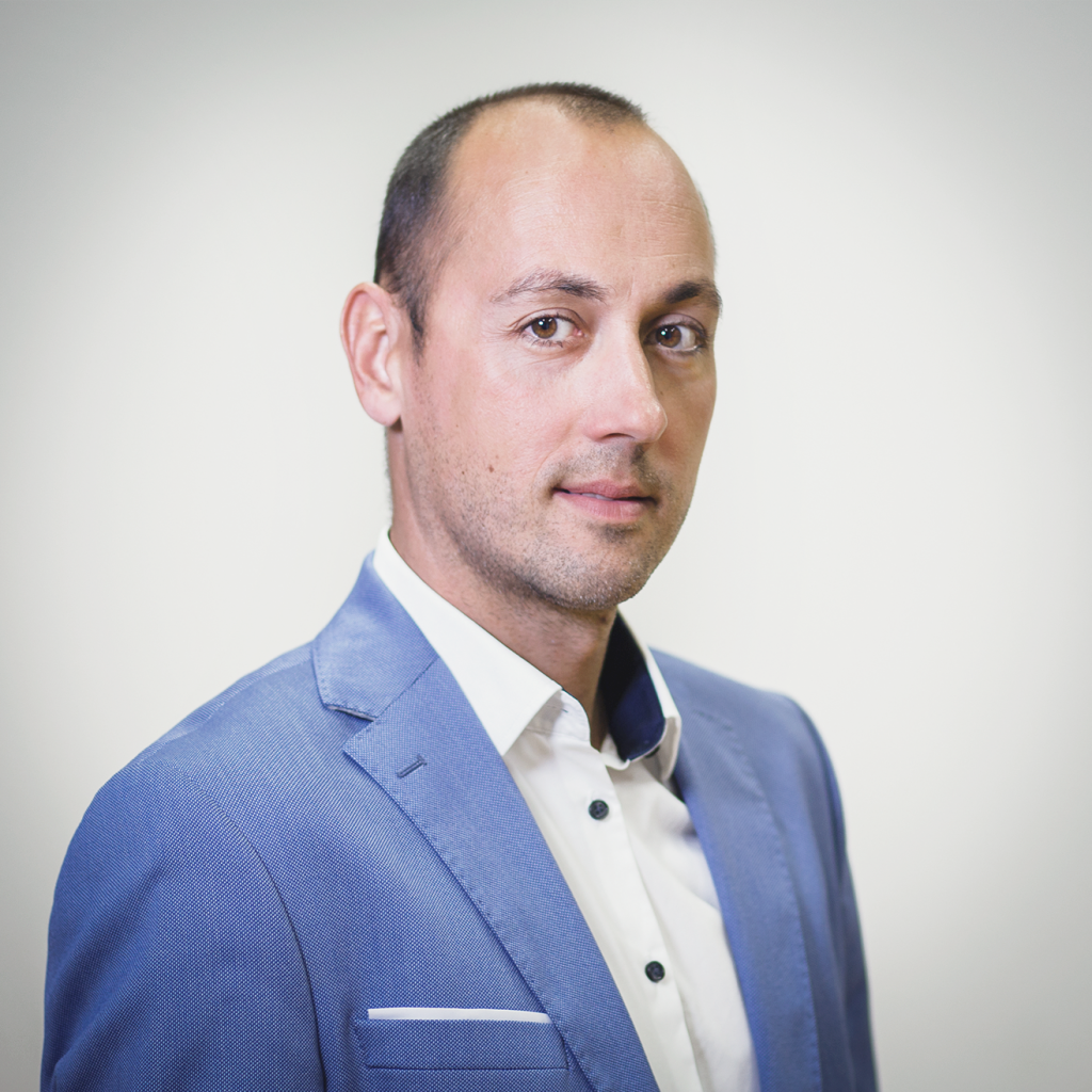 Protechtor előadó - Tiszavölgyi Péter